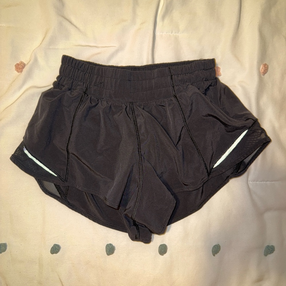 Lululemon Hotty Hot Low rise shorts